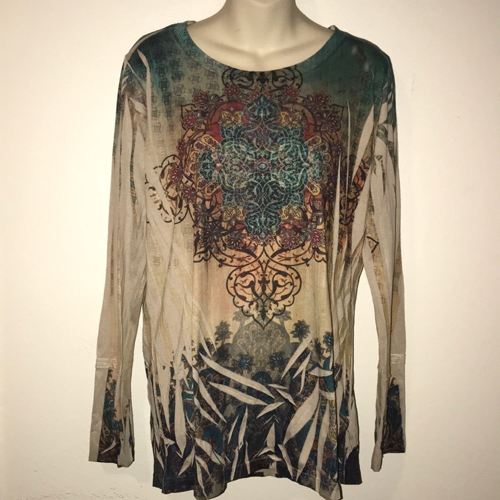 Decree Long Sleeve Tee 🎀 😍$5